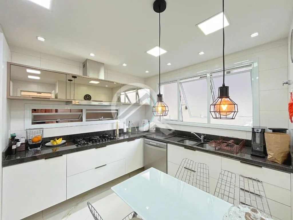 Imagem Apartamento de 170 m², mobiliado e decorado, 3 suítes e 3 vagas no bairro Petrópolis. Imóvel pos...