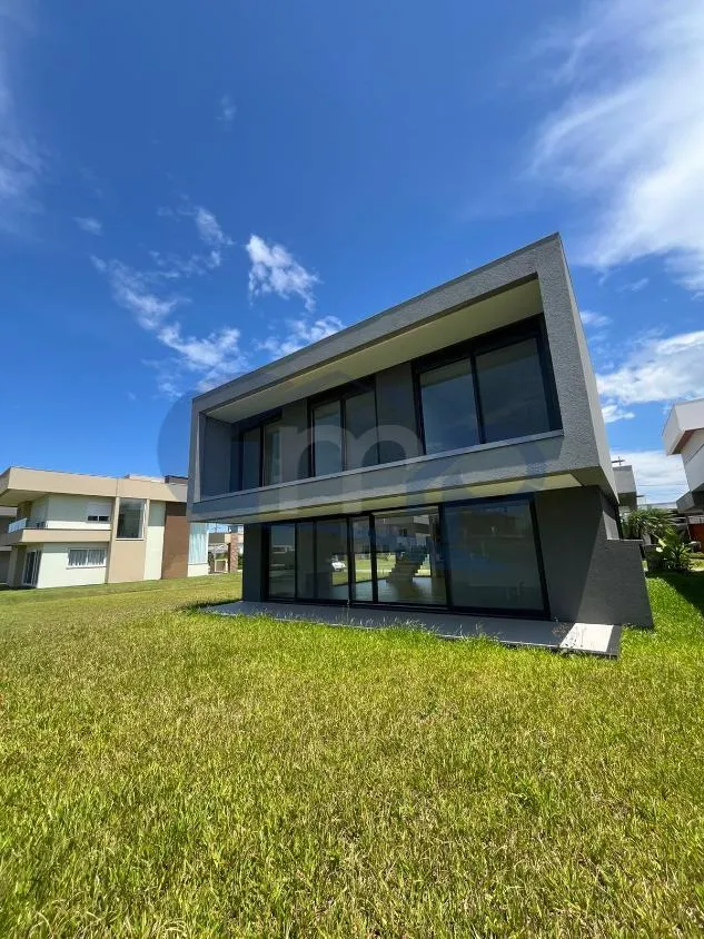 Imagem Casa Nova de Alto Padrao com 4 Suites no Reserva das Aguas - Torres/RS