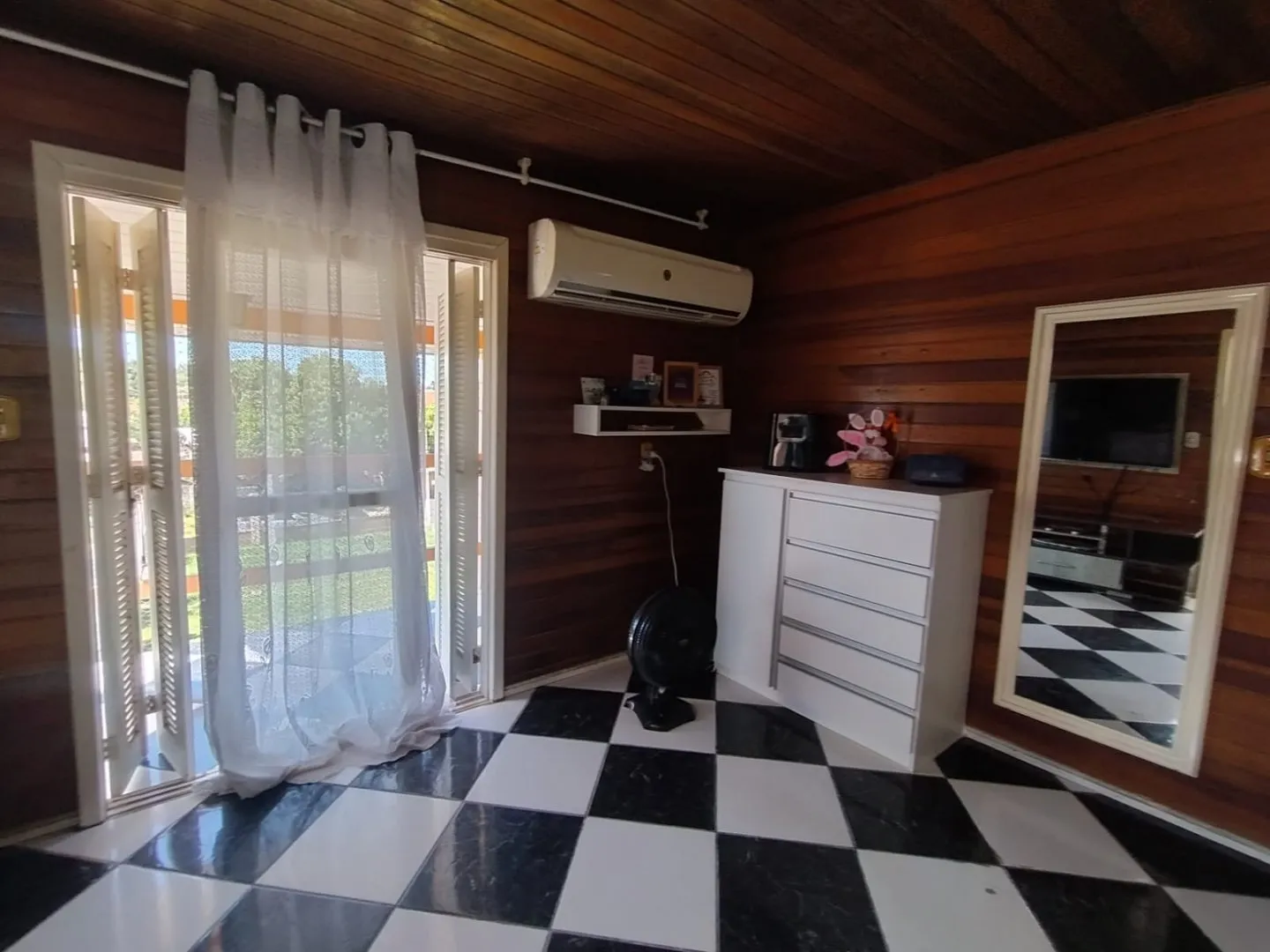 Imagem Casa com quintal a venda no bairro Tarumã em Viamão