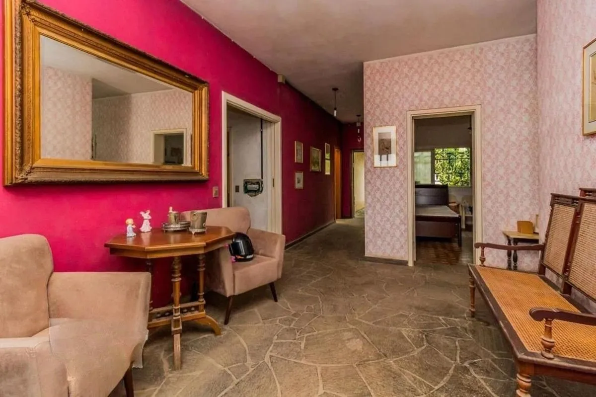 Imagem Casa com 5 dormitórios e 3 vagas no bairro Assunção