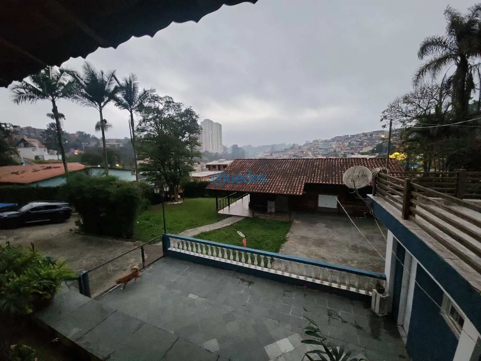 Imagem Casa em Embu das Artes, com 3 casas e 210m² por R$1.050.000 - Embu das Artes.
