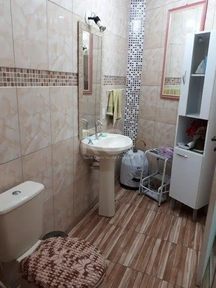 Imagem Casa com 4 dormitórios no bairro Vila Nova