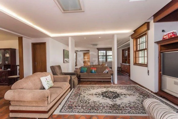 Imagem Casa para Venda - 247m², 4 dormitórios, sendo 1 suites, 5 vagas - Glória