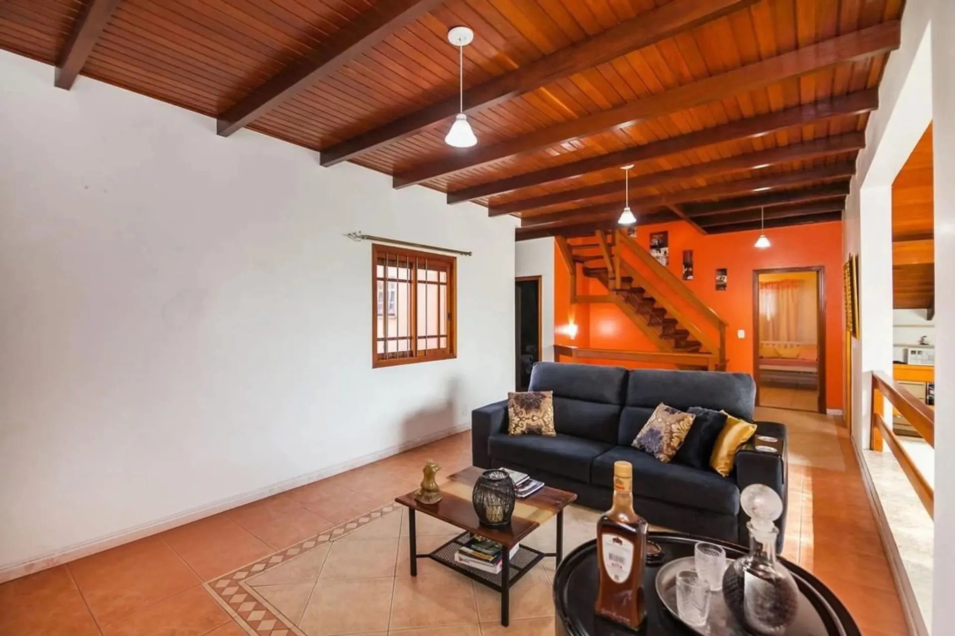 Imagem Casa de 4 dormitórios à venda no Bairro Rubem Berta, Porto Alegre.
