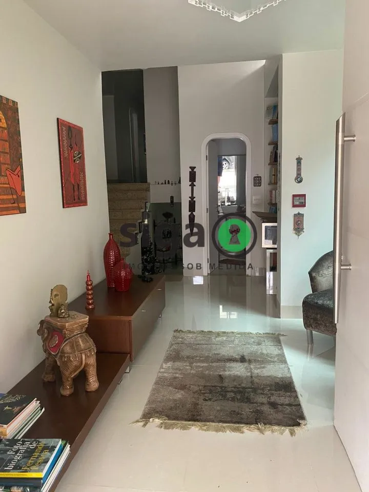 Imagem Exclusividade e Elegância no Condomínio Granja do Morumbi Casa de 4 Suítes à Venda