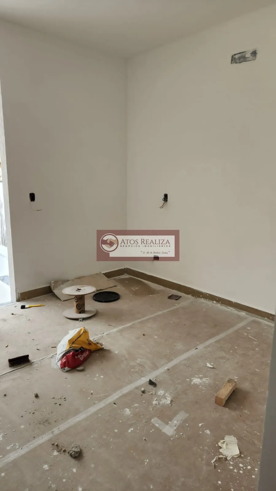 Imagem Vendo OPORTUNIDADE na Vila Ariete, Região de Campo Grande e Sabará, Sobrado de 108m² com 3 dormitórios, 1 suíte, sacada, 2 banheiros e 1 Lavabo, 2 vagas de garagem por R$720.000 para venda, Oportunidade, confira.