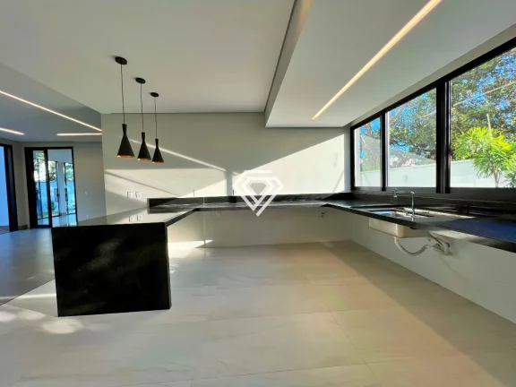 Imagem Sobrado 3 Suítes, 329 m² c/ lazer à venda no Condomínio Caribe