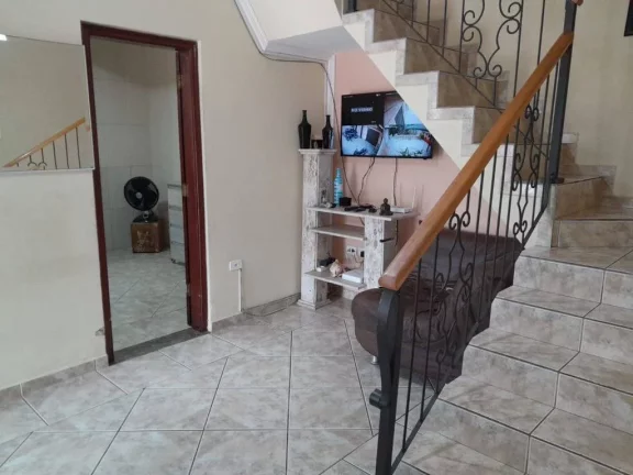 Imagem Sobrado com 3 dormitórios à venda, 180 m² por R$ 750.000,00 - Jardim Quietude - Praia Grande/SP