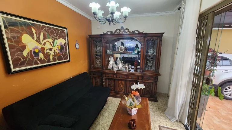Imagem Venda de Casa/Sobrado no Embaré, Santos - Oportunidade Única em Localização Privilegiada