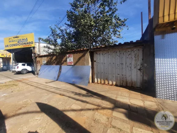 Imagem Casa Comercial para Venda em Goiânia, SETOR AEROPORTO, 3 dormitórios, 1 banheiro, 4 vagas