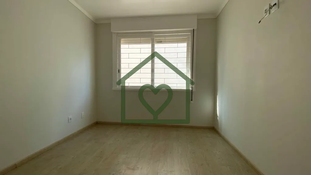 Imagem Apartamento de 3 dormitórios na Santos Neto - Petrópolis! 
Amplo, desocupado, são 128,00m2 de ár...