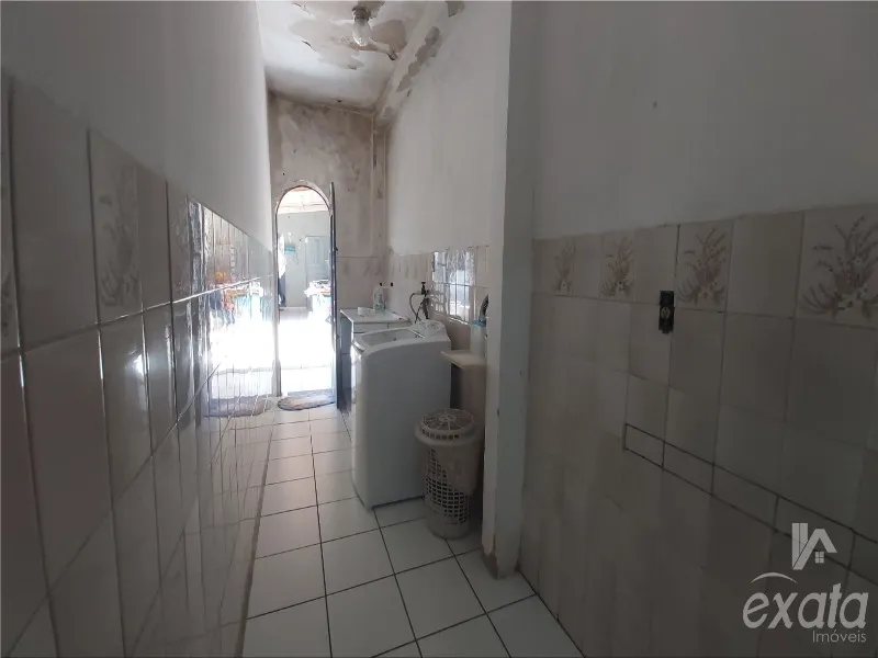 Imagem Manoel Plaza, casa com 3 quartos com 1 suite, sala e cozinha ampla, banheiro social, varandão, 3 vagas de garagem, terreno de 300 m²