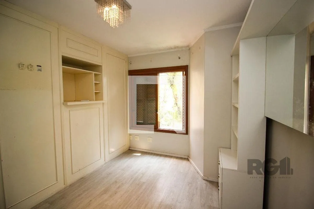 Imagem Casa 4 dormitórios à venda Partenon Porto Alegre/RS