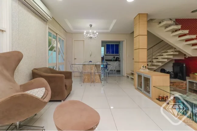 Imagem Casa luxuosa na Tristeza que combina espaço, privacidade e alto padrão.

Com 340 metros quadrados ...