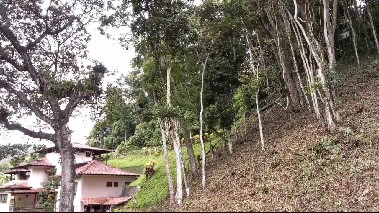 Imagem Terreno em Condomínio para Venda em Petrópolis / RJ no bairro Itaipava