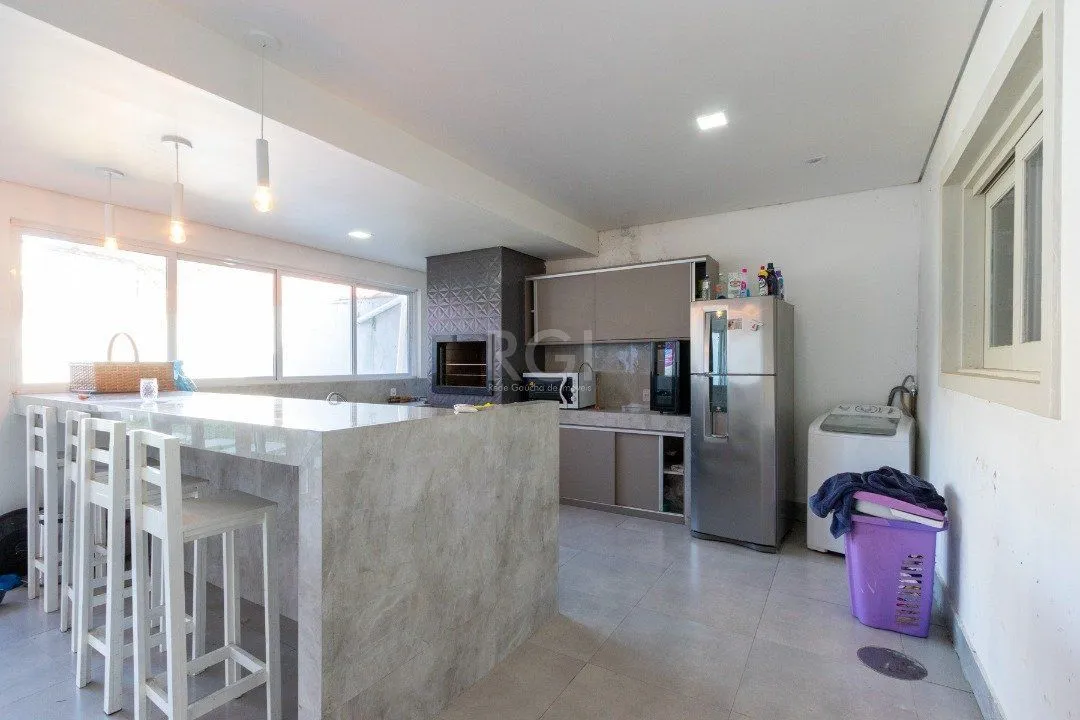Imagem Casa para Venda - 120m², 4 dormitórios, sendo 1 suites, 3 vagas - Serraria