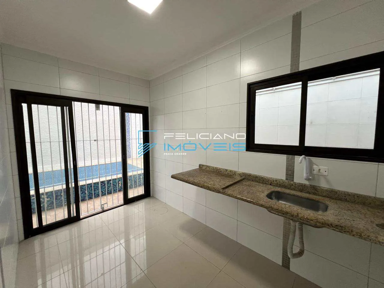 Imagem Casa com 2 quartos, Tupi, Praia Grande - R$ 680 mil, Cod: 7010