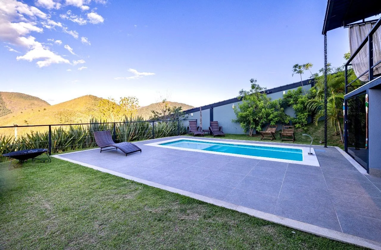Imagem Casa em Condomínio para Venda em Teresópolis / RJ no bairro Albuquerque
