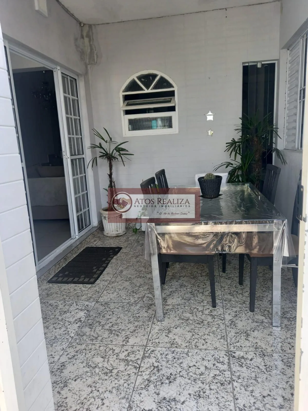 Imagem Sobrado à Venda no Parque Alto do Rio Bonito, SP - 4 Dorms, 680mil