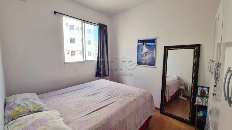 Imagem Apartamento de 2 quartos, 1 banheiro mais vaga de garagem, com transporte público e supermercados e...