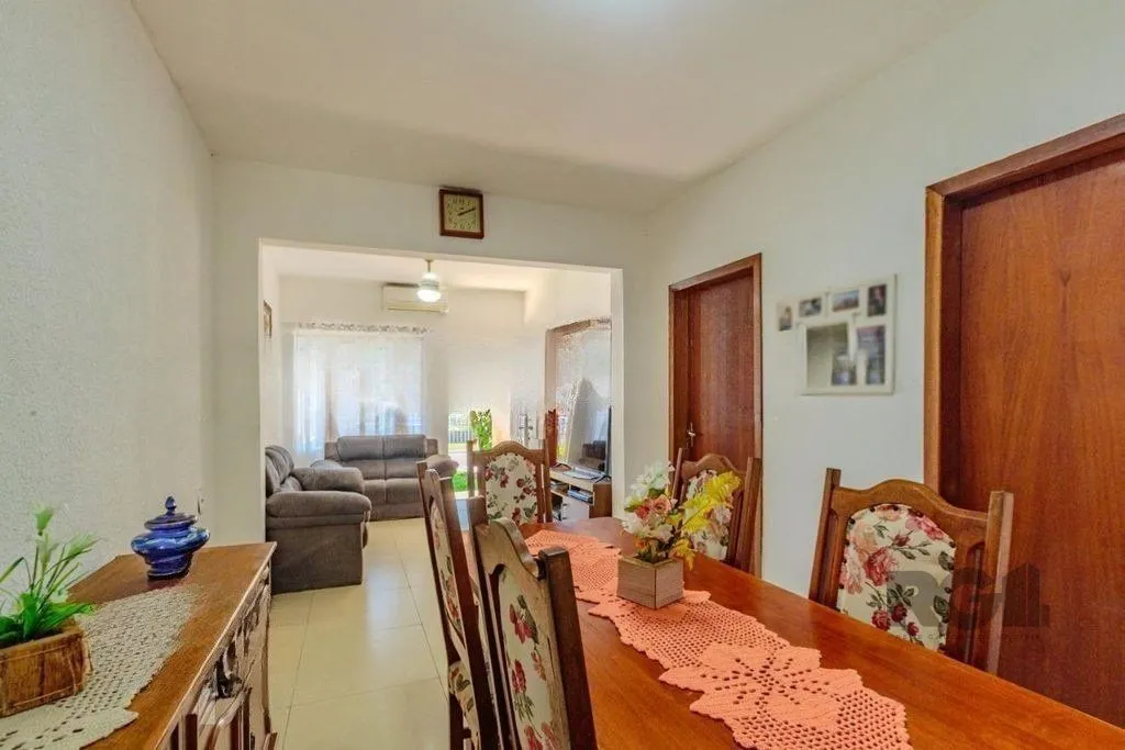 Imagem Casa de 3 dormitórios no bairro Rubem Berta