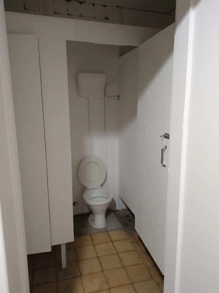 Imagem Prédio comercial bem localizado, composto por duas amplas lojas, cada uma com aproximadamente 200 m...