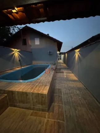 Foto do imóvel Casa com 2 dormitórios à venda, 65 m² por R$ 300.000 - Balneário Santista - Itanhaém/SP