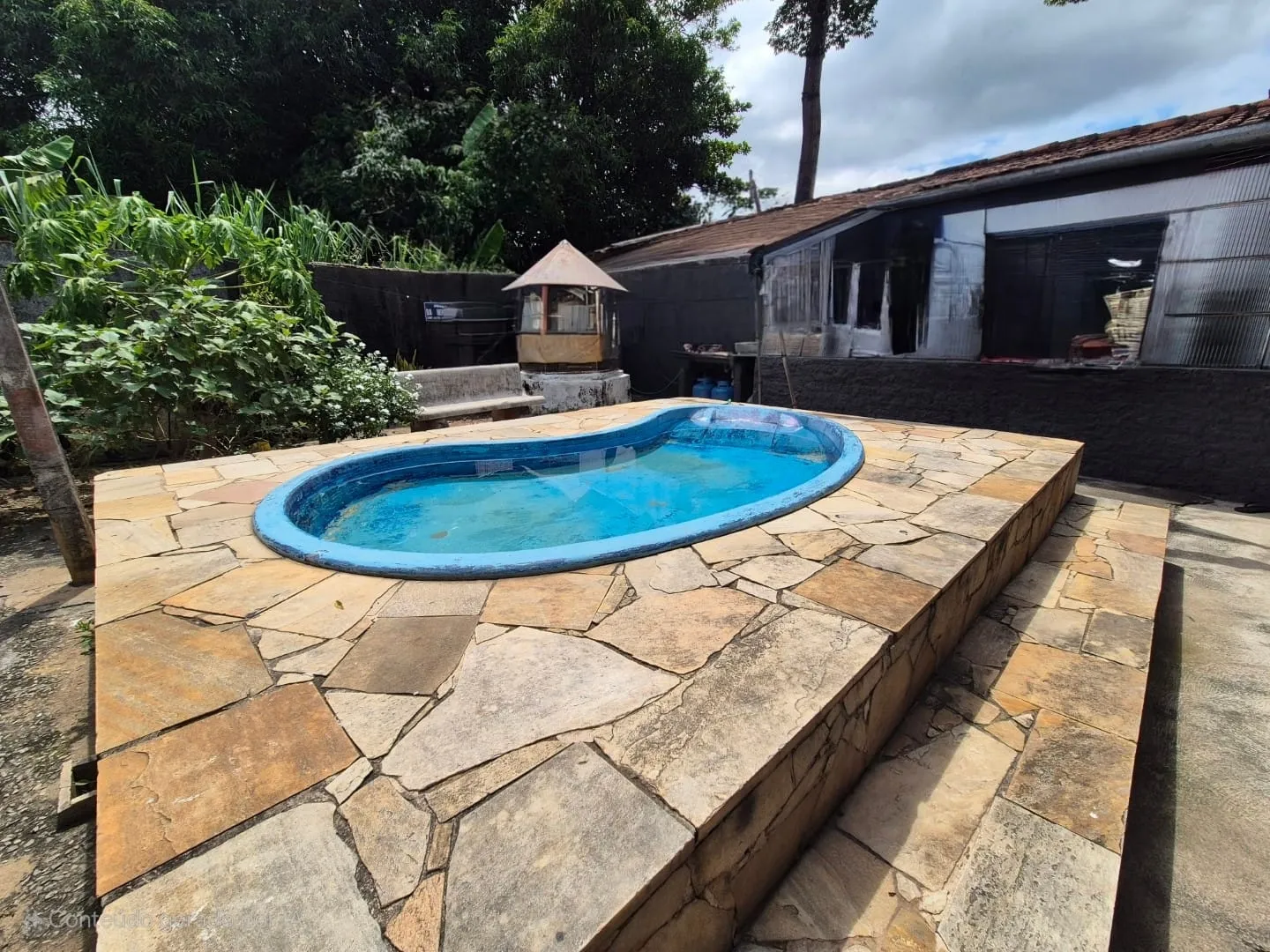 Imagem Casa Térrea na Região Central de Roseira com Espaço Comercial, Quintal Amplo, Piscina e Churrasqueira à Venda