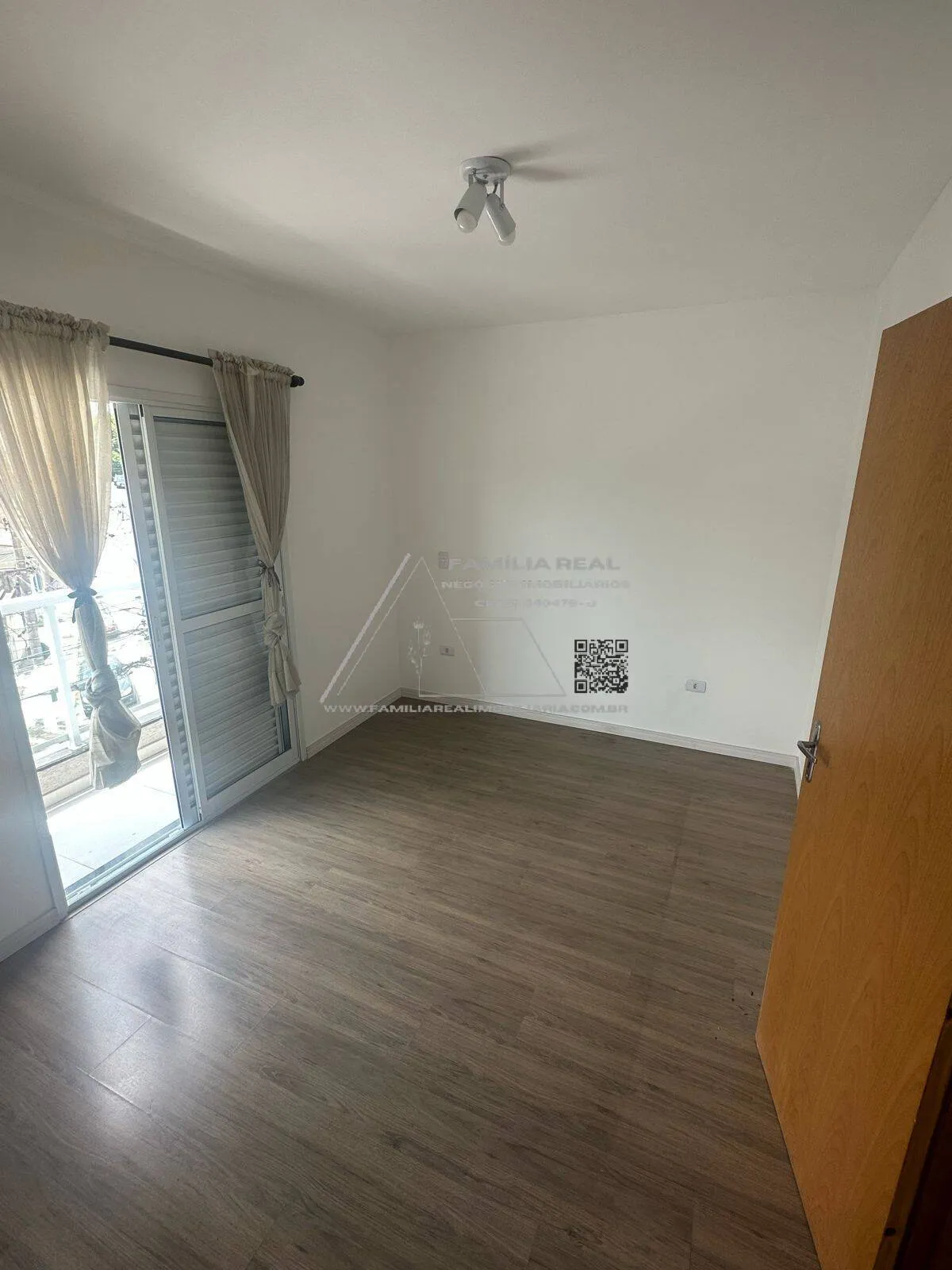 Imagem Sobrado Residencial, à Venda, no Parque Sevilha, na Vila Prudente, com 03 Dormitórios, sendo 01 Suítes, com 04 Vagas de Garagem