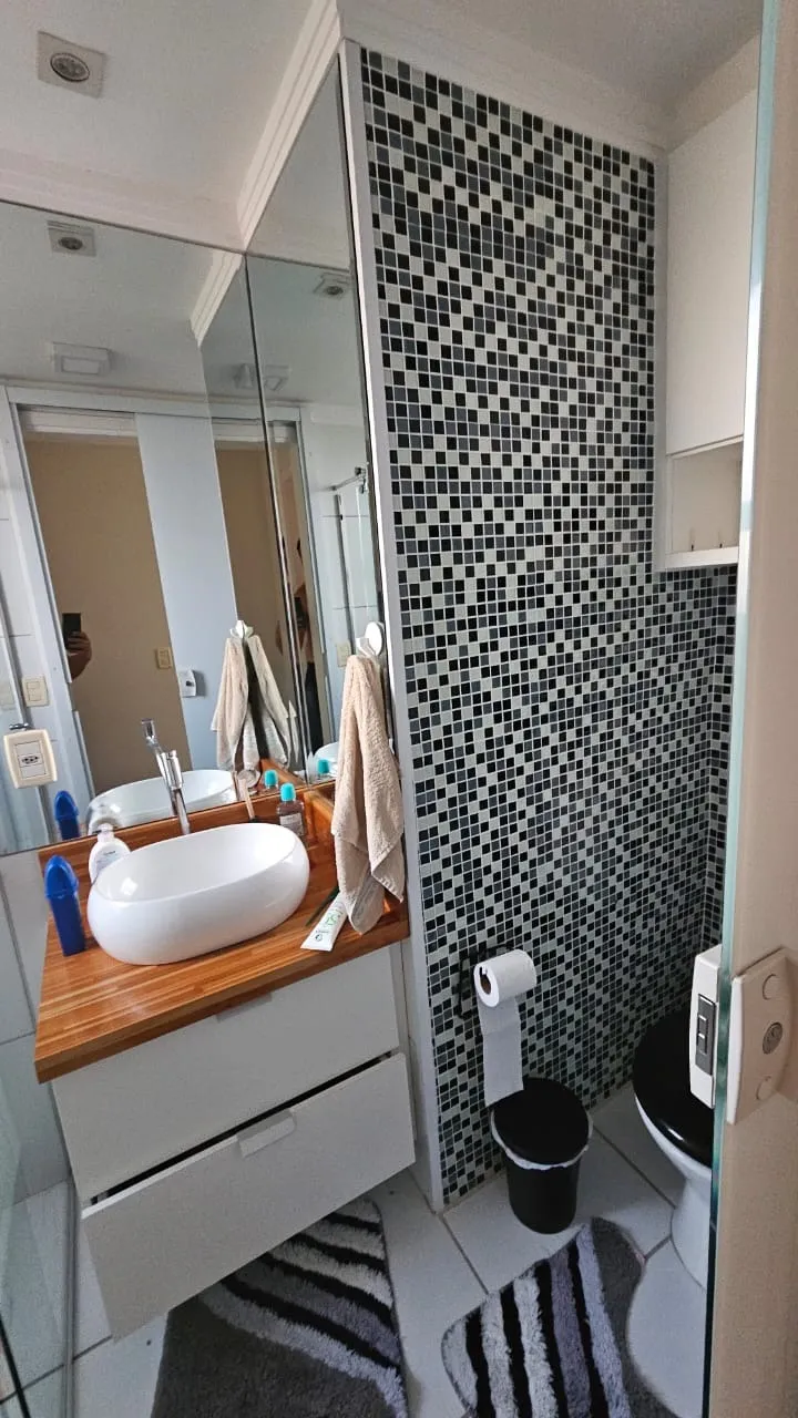 Imagem Apartamento Reformado de 52m² no Wanel Ville - 2 Dormitórios, 1 Banheiro e Varanda