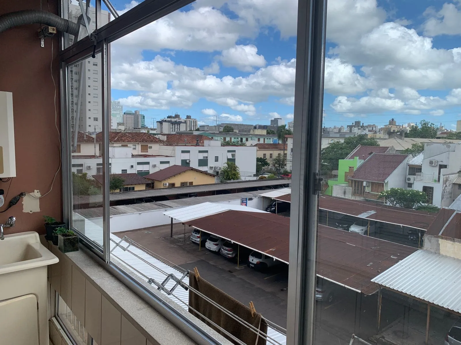 Imagem Apartamento 3 dormitórios com 2 banheiros e garagem no Menino Deus