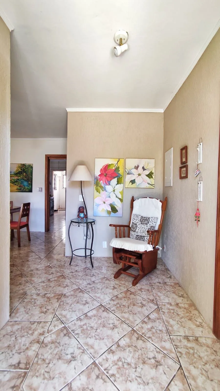 Imagem Casa com 4 Quartos e 2 banheiros e 2 Suites à Venda, 153 m² por R$ 990.000