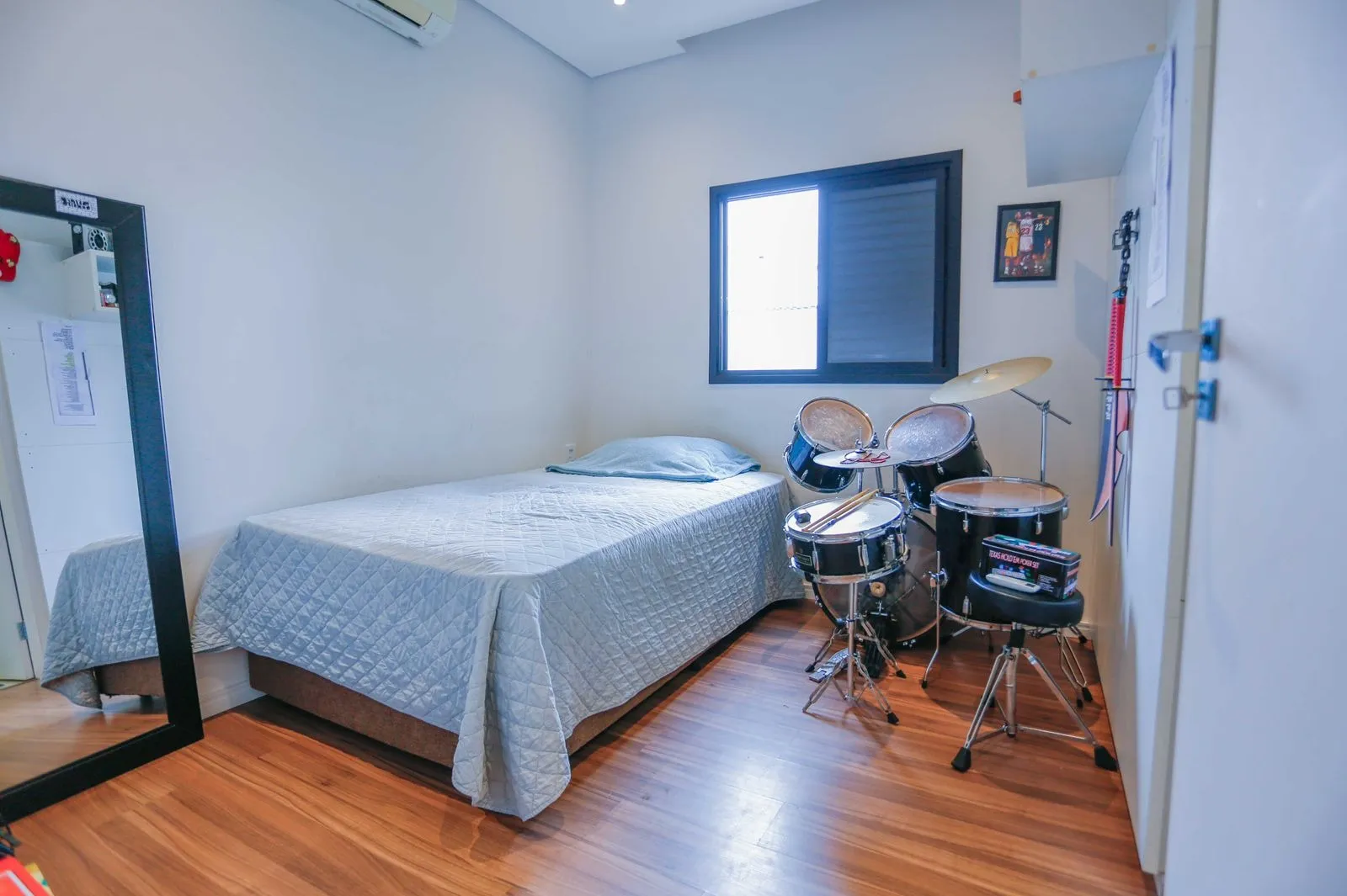 Imagem Casa em condomínio de luxo em Sorocaba-SP, Jardim Villagio Milano: 3 quartos, 3 suítes, 1 sala, 4 banheiros, 2 vagas, 132m². Venha conferir!
