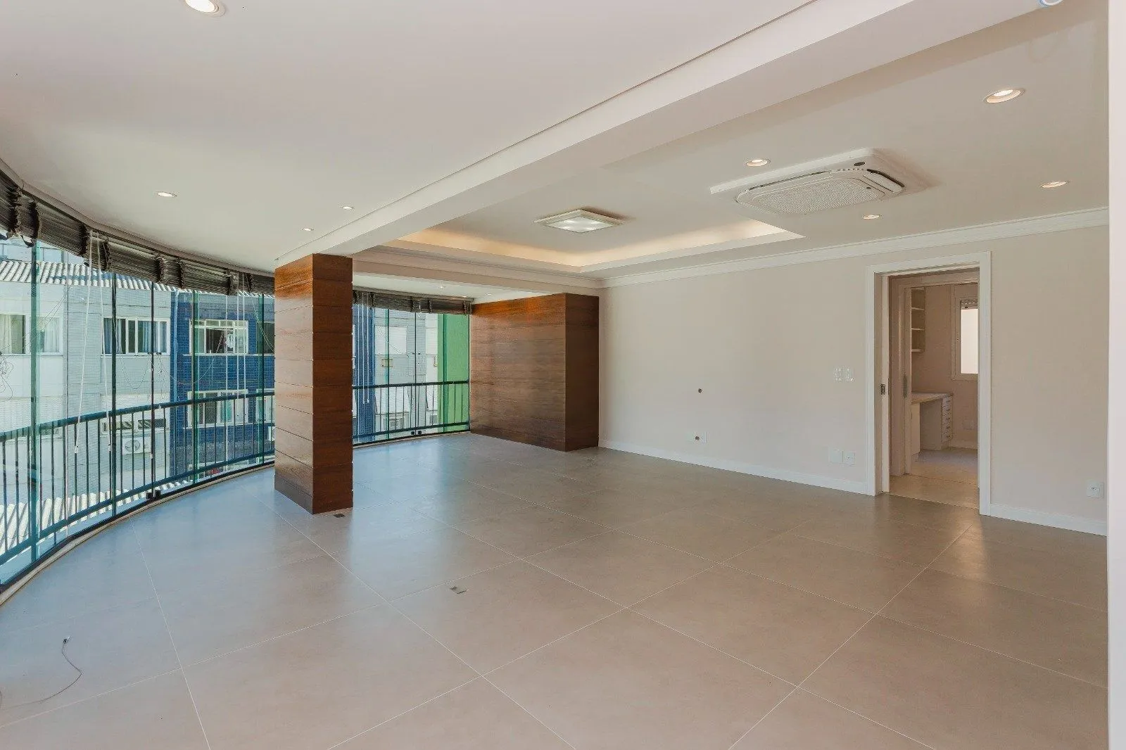 Imagem Apartamento 100% Reformado com 3 Dormitórios e Churrasqueira