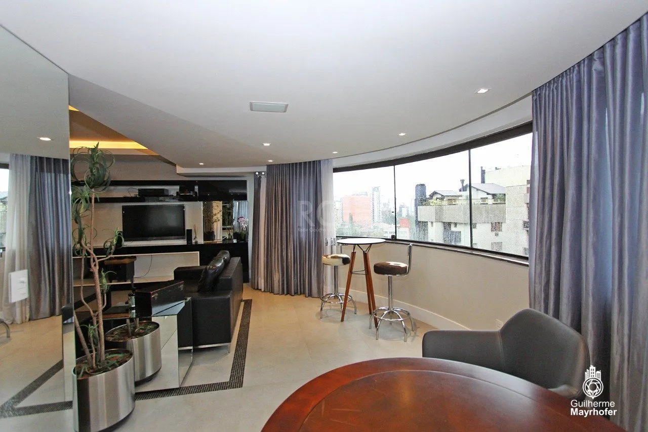 Imagem Cobertura para Venda - 327m², 3 dormitórios, sendo 3 suites, 5 vagas - Petrópolis