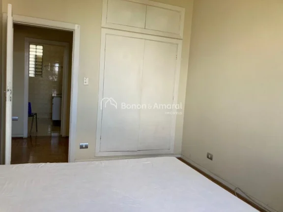 Imagem Localizado em uma torre única, este excelente apartamento oferece vista permanente para a charmosa ...