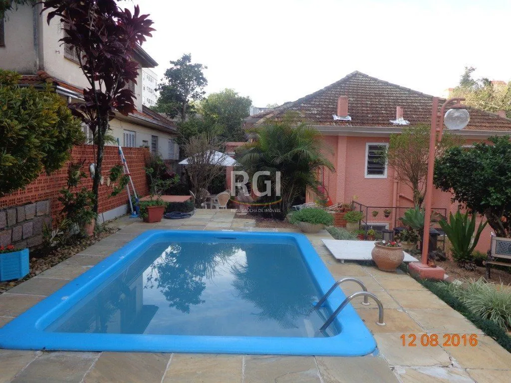Imagem Casa para Venda - 240m², 6 dormitórios, 4 vagas - Teresópolis