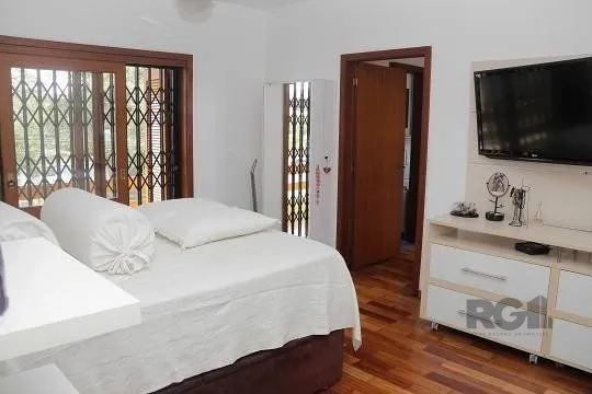 Imagem Excelente casa de 287m² com 3 dormitórios e 4 vagas.