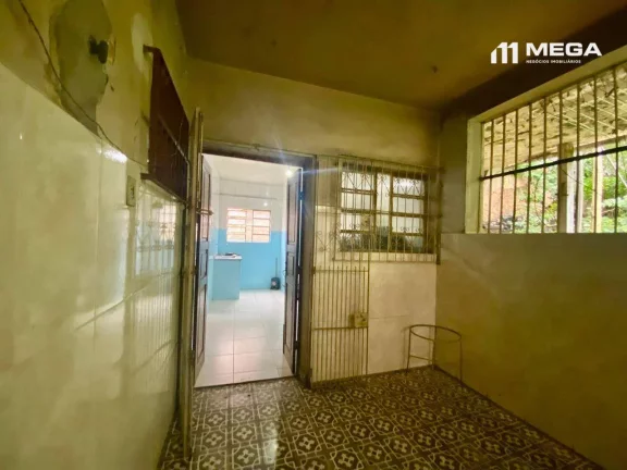 Imagem VENDA - CASA em área comercial com 2 LOJAS e 3 dormitórios à venda, 200 m² por R$ 700.000 - Santana - Cariacica/ES