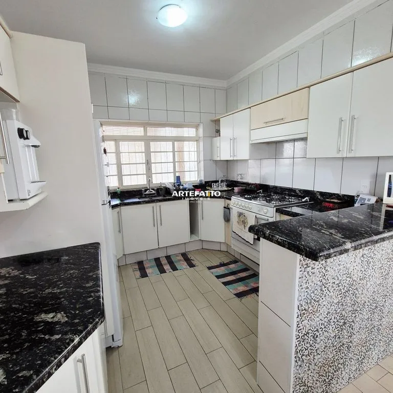 Imagem Casa com 4 dormitórios no bairro Vila Nossa Senhora das Graças