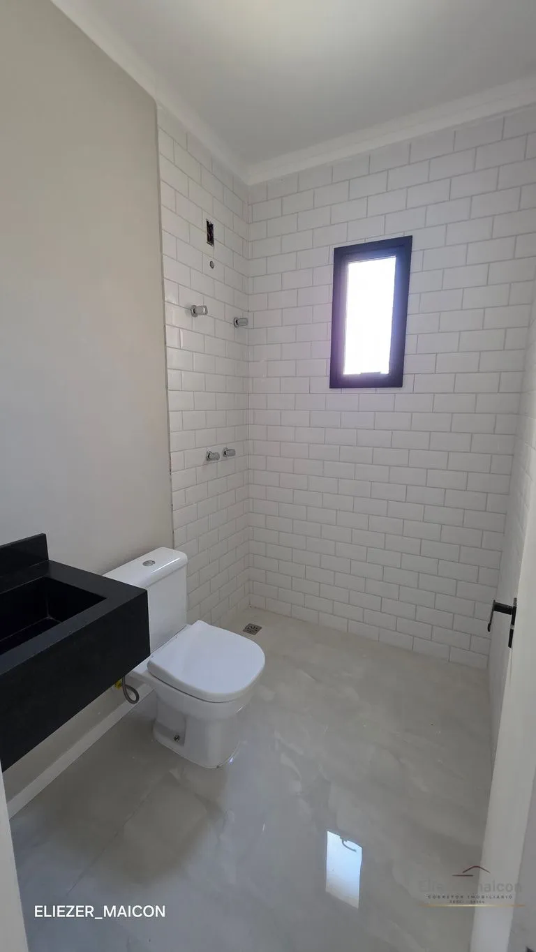Imagem Sobrado à Venda com 3 quartos no Jardim das Acácias, Poços de Caldas - MG