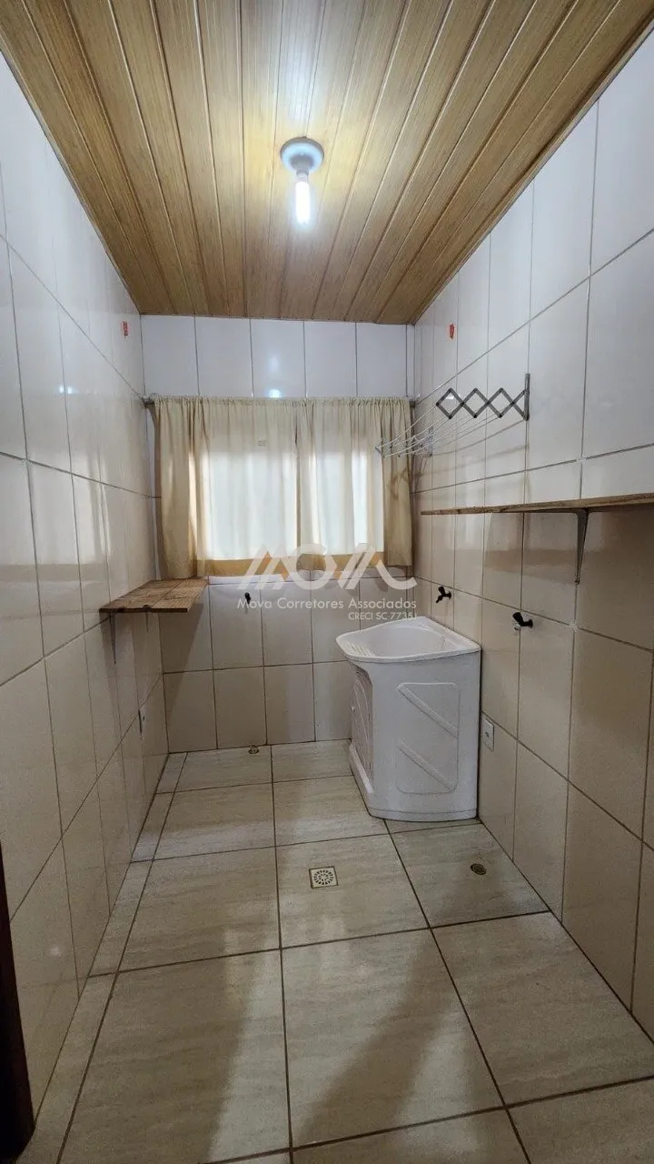 Imagem Casa localizada na Vila da Glória, em terreno de esquina, a aproximadamente 150 metros da praia.

S...