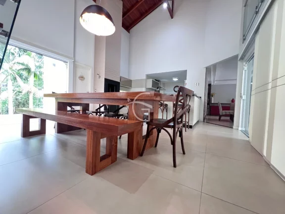 Imagem Excelente casa no Floresta com 220m² de área construída e um terreno de 600m² .