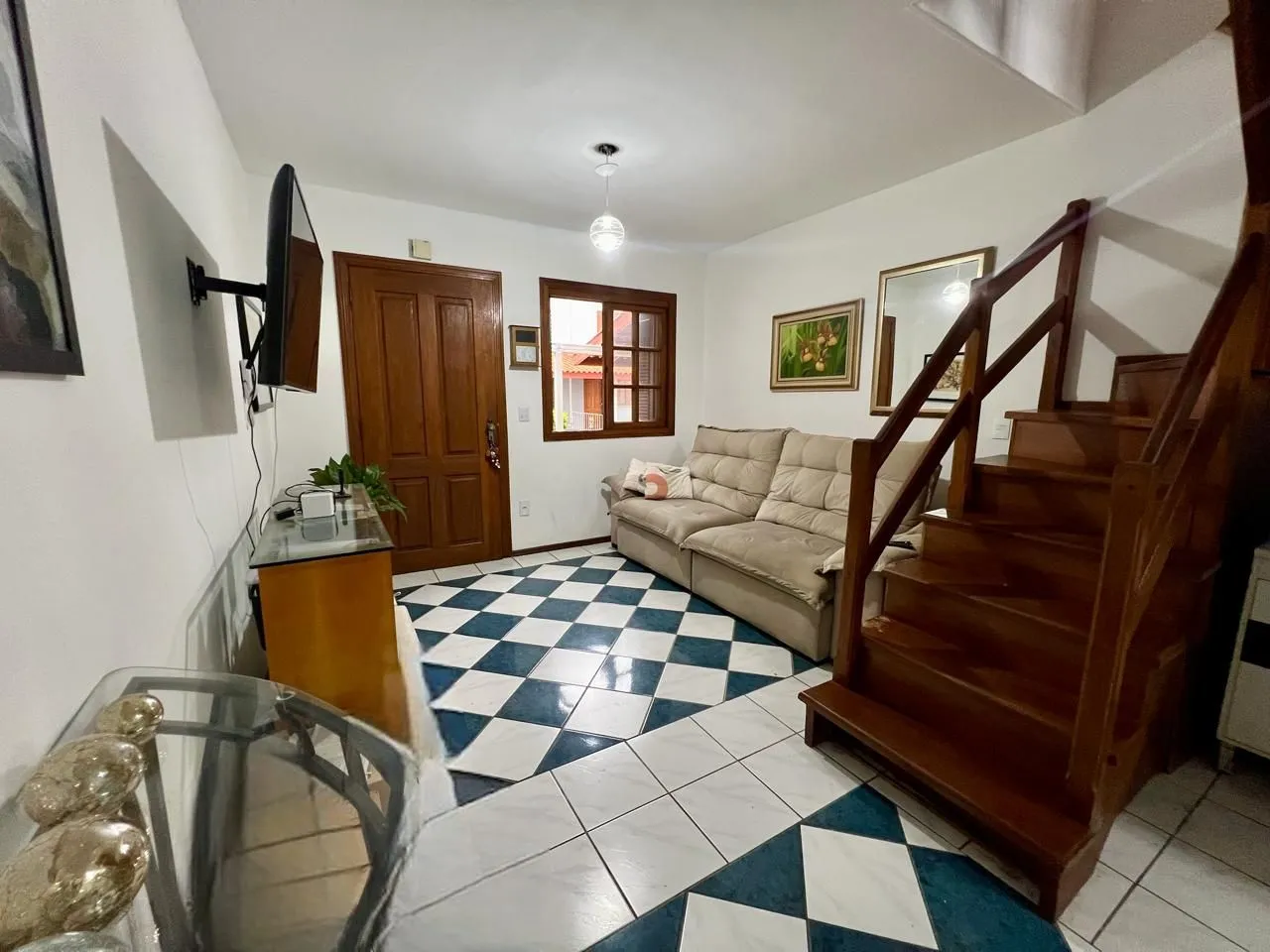 Imagem Casa em condomínio fechado com 94m2, 3 dormitórios no bairro Camaquã.