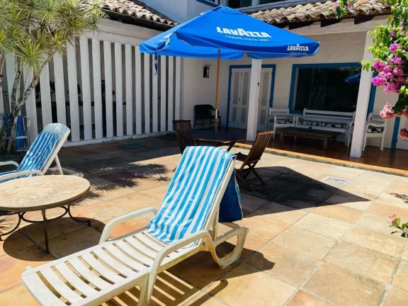 Imagem Linda Casa de Temporada com 6 quartos, sendo 5 suítes em Praia do Canto, Armação do Búzios - RJ