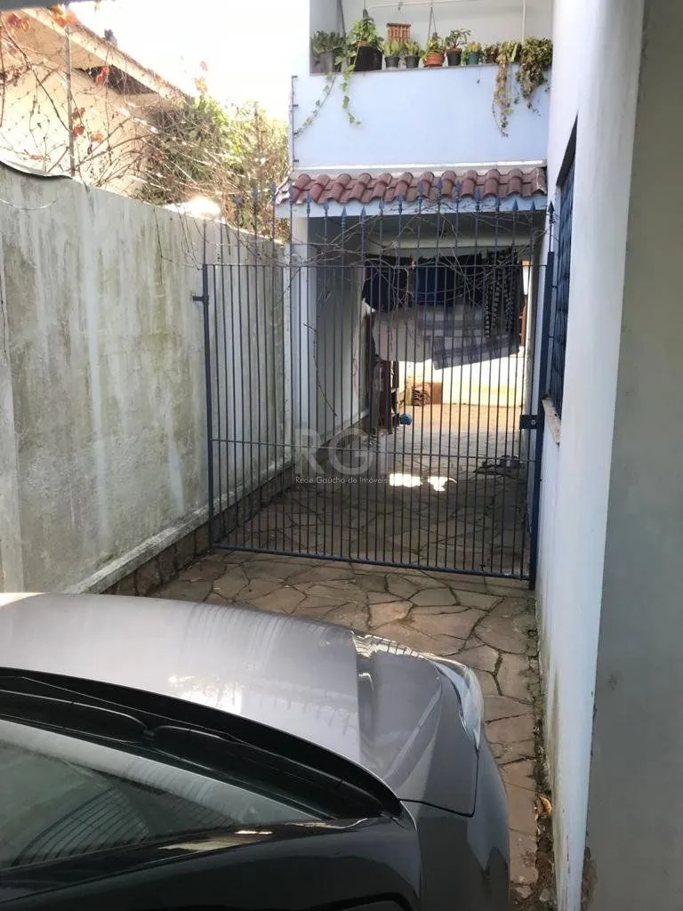 Imagem Casa para Venda - 270m², 4 dormitórios, sendo 1 suites, 5 vagas - Partenon