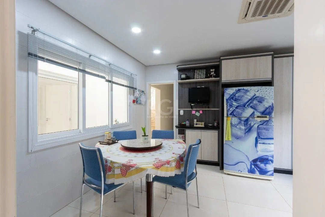 Imagem Casa para Venda - 377m², 4 dormitórios, sendo 3 suites, 3 vagas - Guarujá