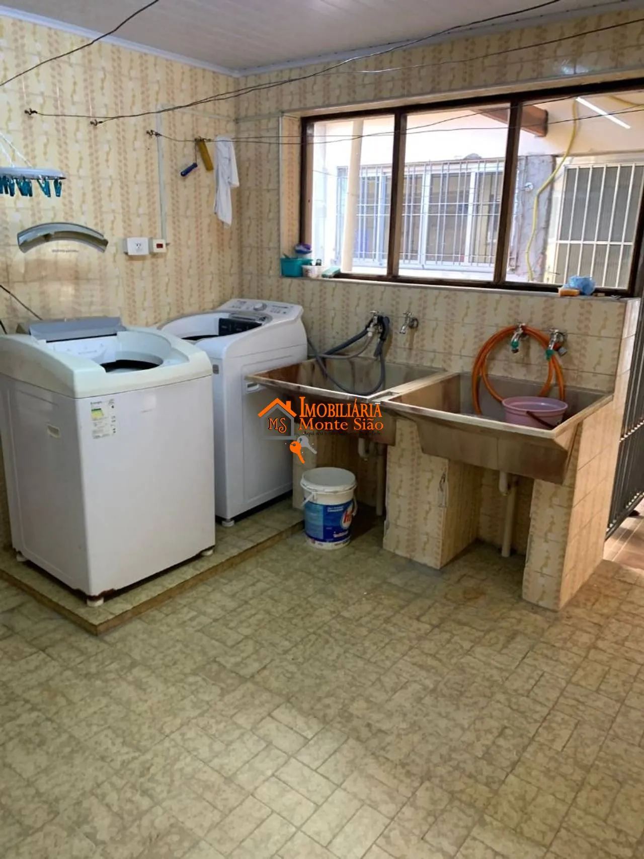 Imagem Casa 5 Dorms. c/ 2 Suítes + 5 Vagas | Excelente Localização
