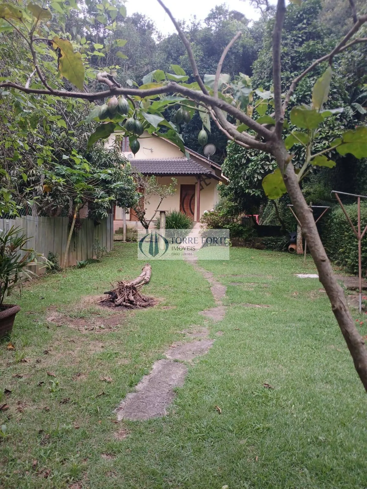 Imagem Casa com 5 quartos 1 suite 6 vagas de garagem na Serra da Cantareira.