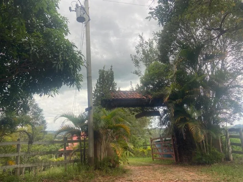 Imagem Vendo Excelente Chácara em Entre Rios de Minas - - Área de 1,6 hectares
